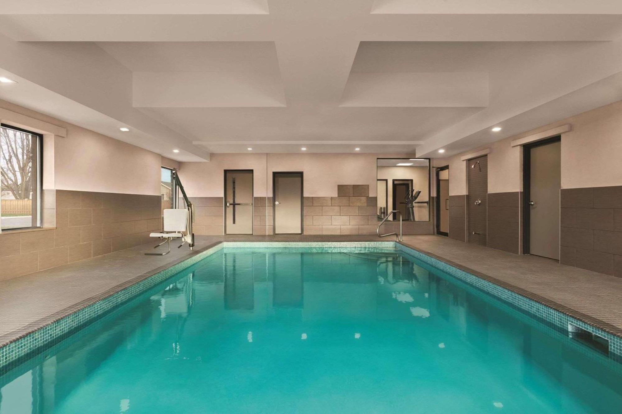 Country Inn & Suites By Radisson, Belleville, On Exteriör bild