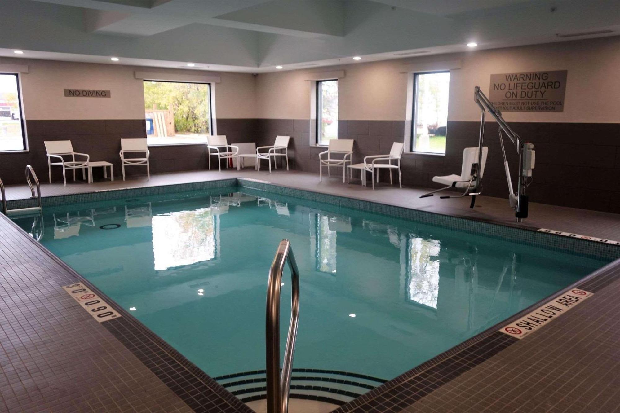 Country Inn & Suites By Radisson, Belleville, On Exteriör bild