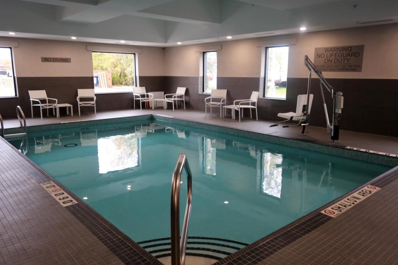 Country Inn & Suites By Radisson, Belleville, On Exteriör bild